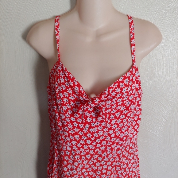 Old Navy Slim Tie Front Floral Print in Camo Red Jumpsuit Size Women Medium - Picture 4 of 12